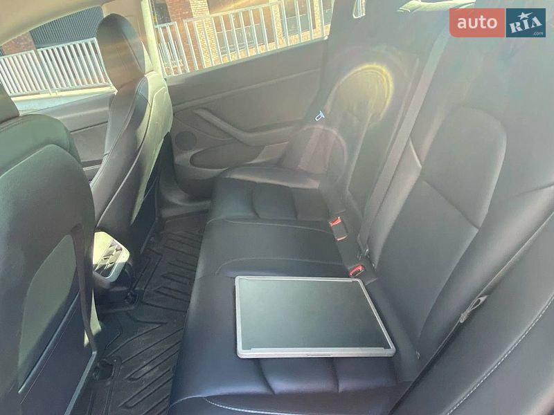 Седан Tesla Model 3 2021 в Днепре