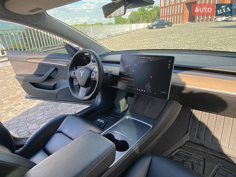 Седан Tesla Model 3 2021 в Днепре