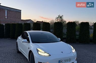 Седан Tesla Model 3 2021 в Львове