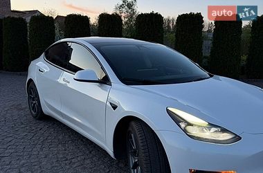 Седан Tesla Model 3 2021 в Львове