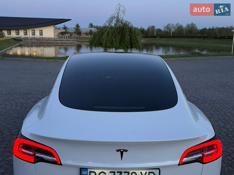 Седан Tesla Model 3 2021 в Львове