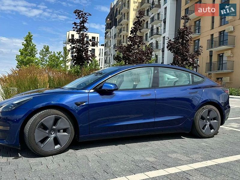 Tesla Model 3 2023