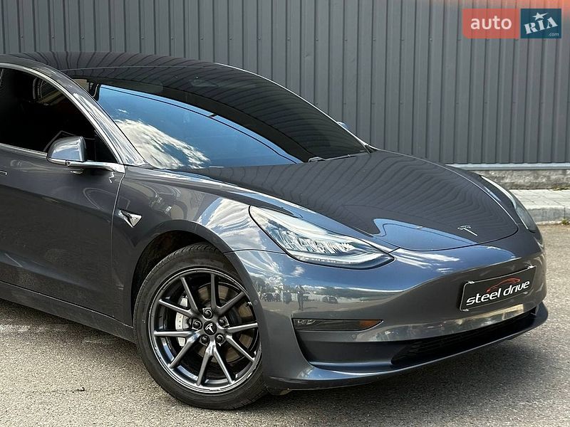 Седан Tesla Model 3 2018 в Миколаєві
