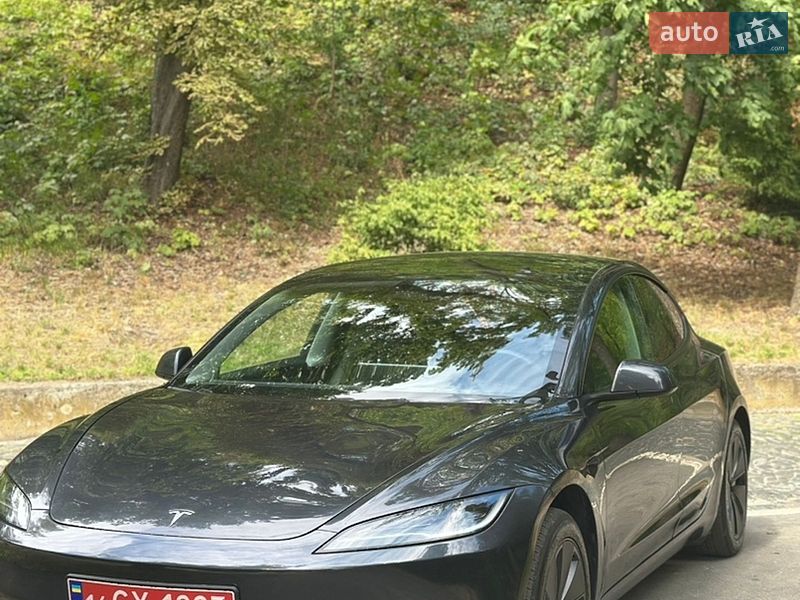 Седан Tesla Model 3 2025 в Львові