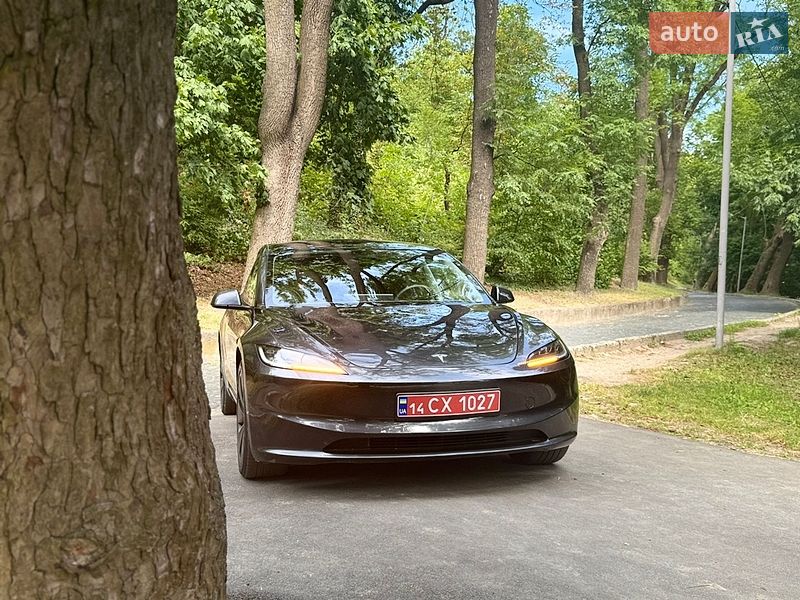 Седан Tesla Model 3 2025 в Львові