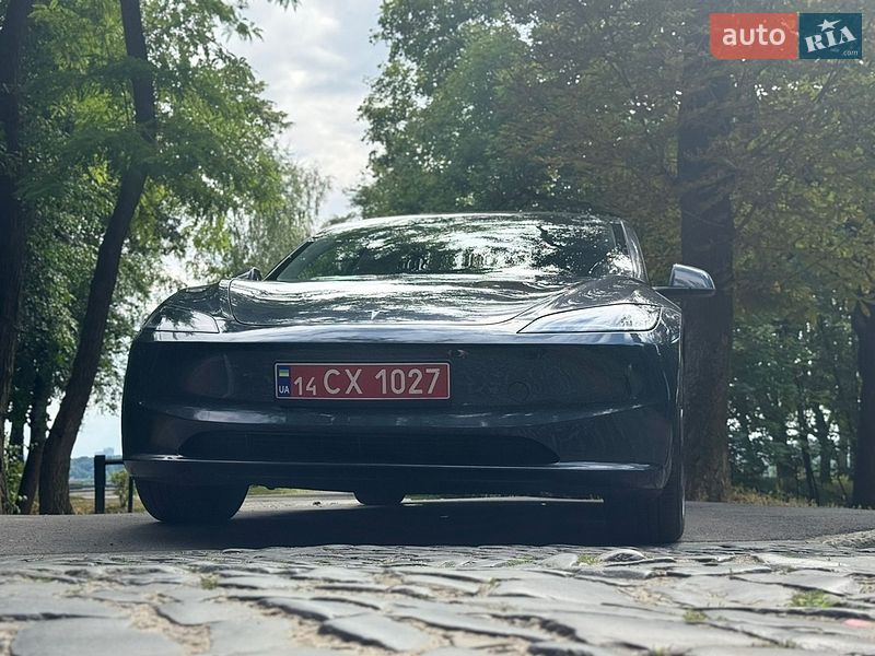 Седан Tesla Model 3 2025 в Львові