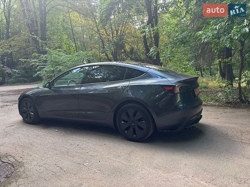 Седан Tesla Model 3 2025 в Львові