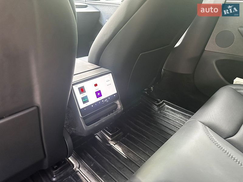 Седан Tesla Model 3 2025 в Львові