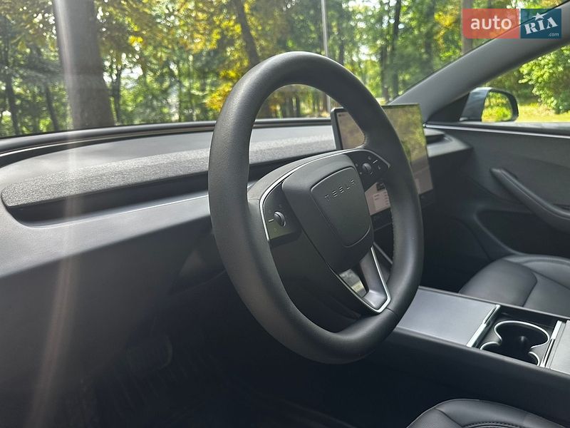 Седан Tesla Model 3 2025 в Львові