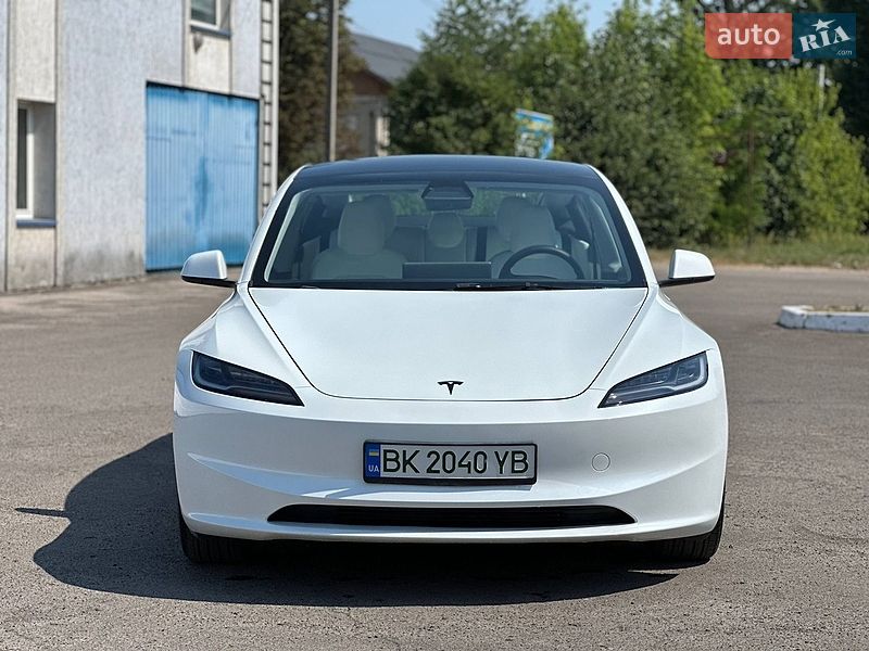 Седан Tesla Model 3 2024 в Радивиліві