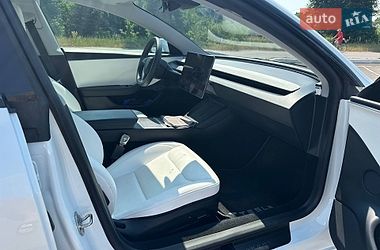 Седан Tesla Model 3 2024 в Радивиліві