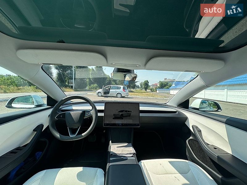 Седан Tesla Model 3 2024 в Радивиліві