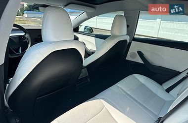 Седан Tesla Model 3 2024 в Радивиліві