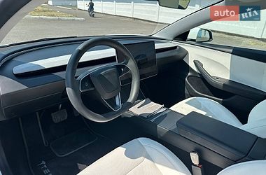 Седан Tesla Model 3 2024 в Радивиліві
