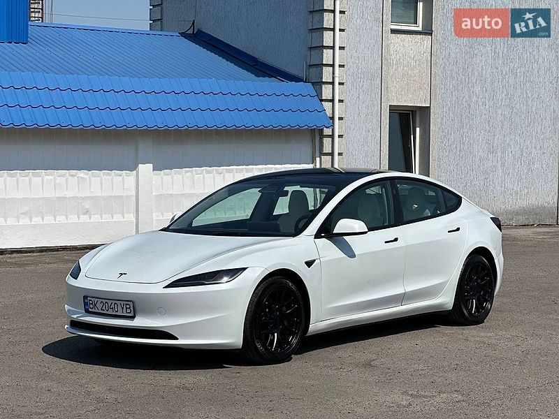 Седан Tesla Model 3 2024 в Радивиліві
