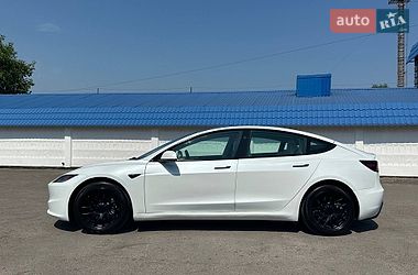 Седан Tesla Model 3 2024 в Радивиліві