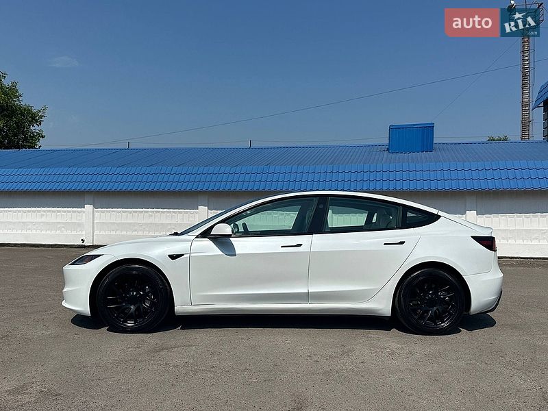 Седан Tesla Model 3 2024 в Радивиліві