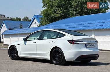 Седан Tesla Model 3 2024 в Радивиліві