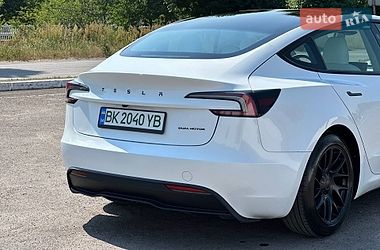 Седан Tesla Model 3 2024 в Радивиліві