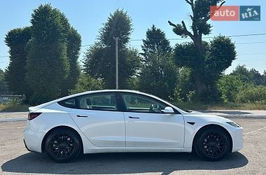 Седан Tesla Model 3 2024 в Радивиліві
