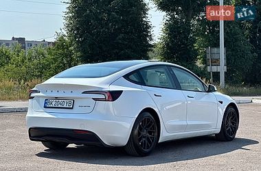 Седан Tesla Model 3 2024 в Радивиліві