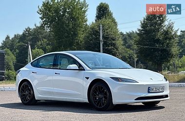 Седан Tesla Model 3 2024 в Радивиліві