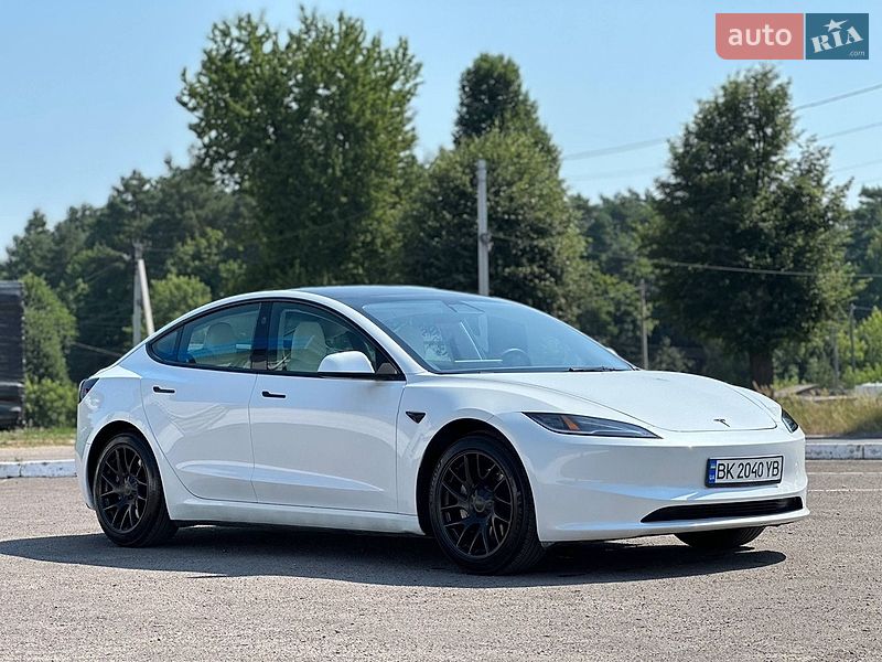 Седан Tesla Model 3 2024 в Радивиліві