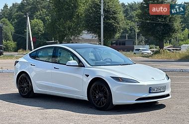 Седан Tesla Model 3 2024 в Радивиліві