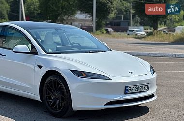 Седан Tesla Model 3 2024 в Радивиліві