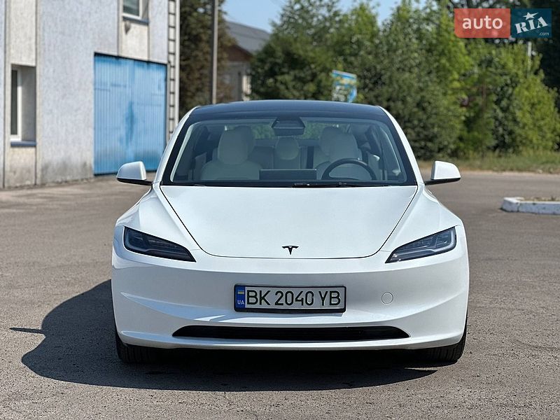 Седан Tesla Model 3 2024 в Радивиліві