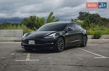 Tesla Model 3  2022
