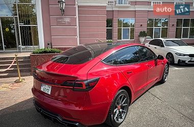 Tesla Model 3  2021