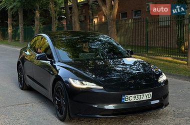 Tesla Model 3 2024