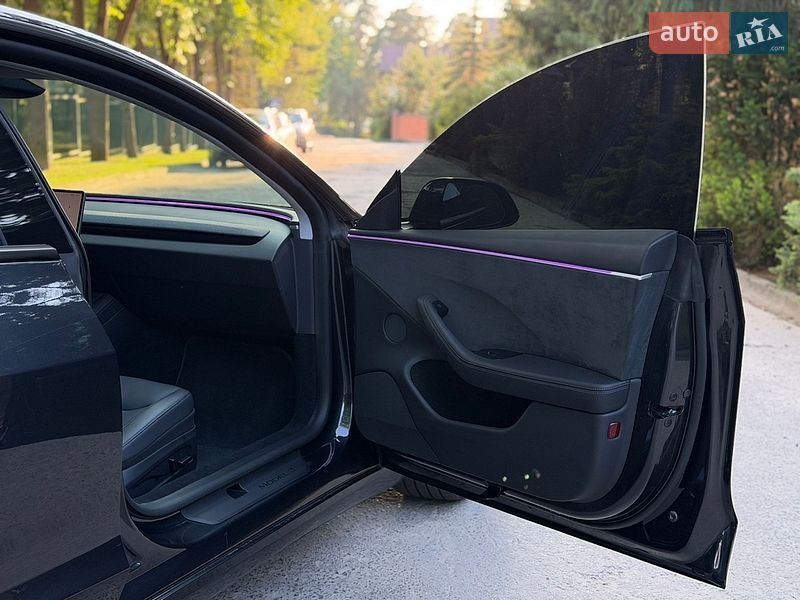 Седан Tesla Model 3 2024 в Львове фото 18 Седан Tesla Model 3 2024 в Львове