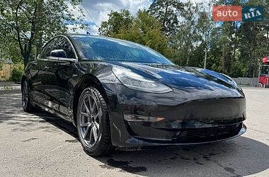 Tesla Model 3  2019
