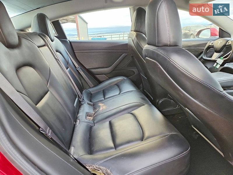 Седан Tesla Model 3 2019 в Черкасах