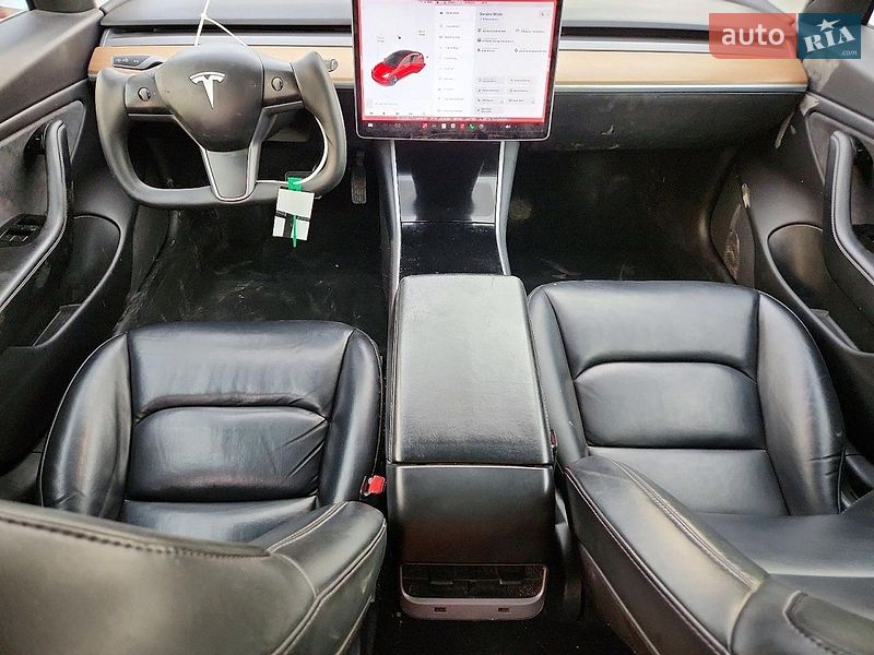 Седан Tesla Model 3 2019 в Черкасах