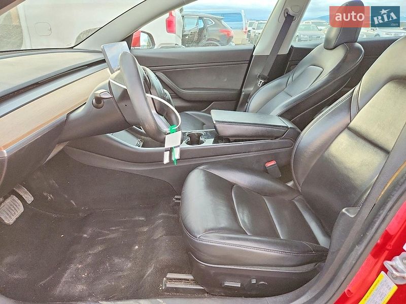 Седан Tesla Model 3 2019 в Черкасах