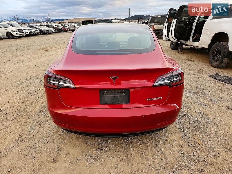 Седан Tesla Model 3 2019 в Черкасах