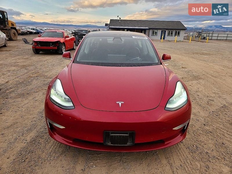 Седан Tesla Model 3 2019 в Черкасах