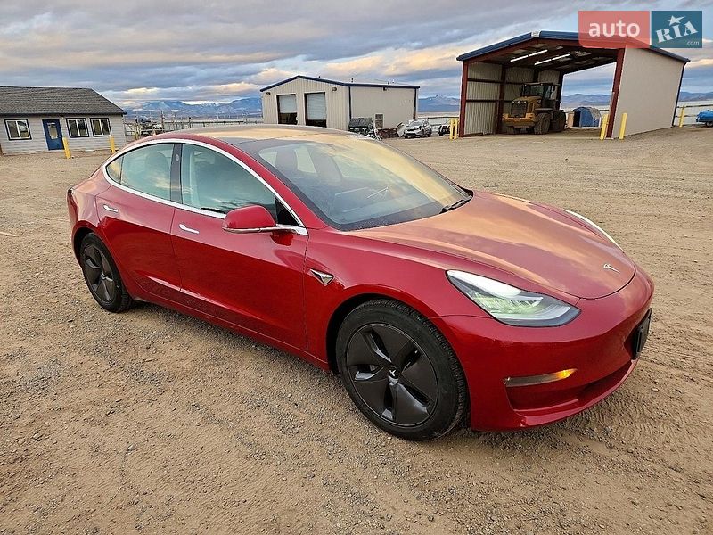 Седан Tesla Model 3 2019 в Черкасах