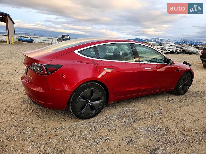Седан Tesla Model 3 2019 в Черкасах