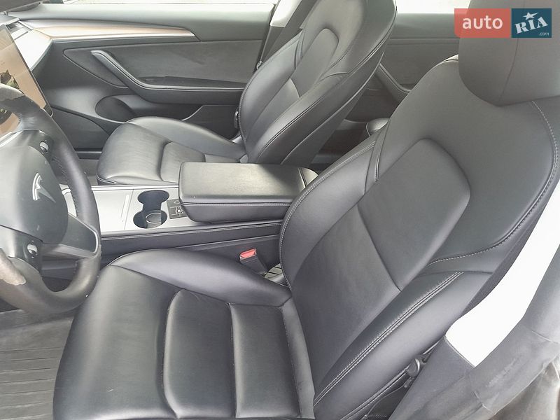 Седан Tesla Model 3 2022 в Черкассах