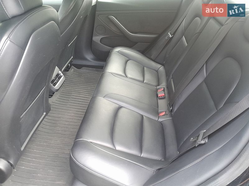 Седан Tesla Model 3 2022 в Черкассах
