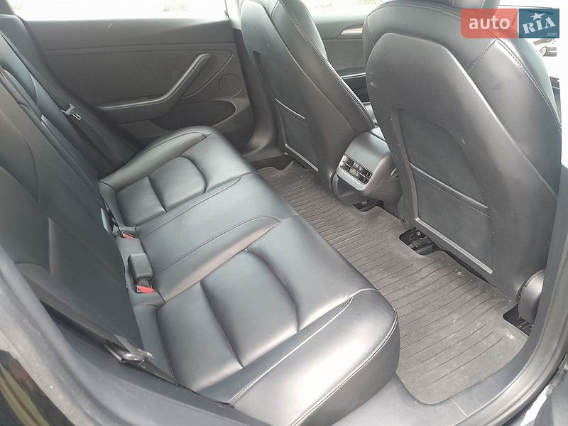 Седан Tesla Model 3 2022 в Черкассах