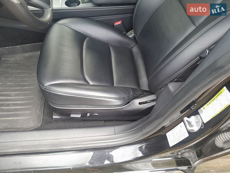 Седан Tesla Model 3 2022 в Черкассах