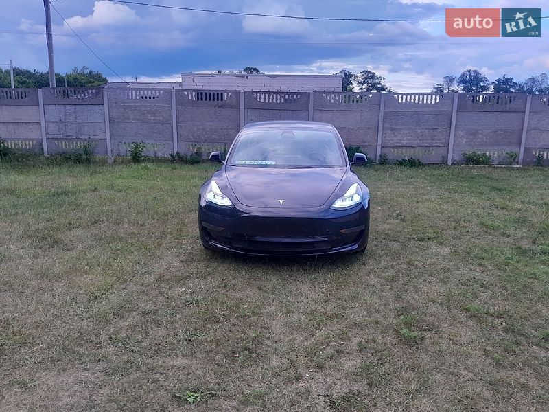 Седан Tesla Model 3 2022 в Черкассах