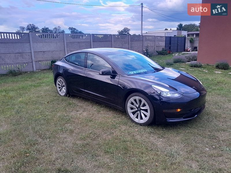 Седан Tesla Model 3 2022 в Черкассах