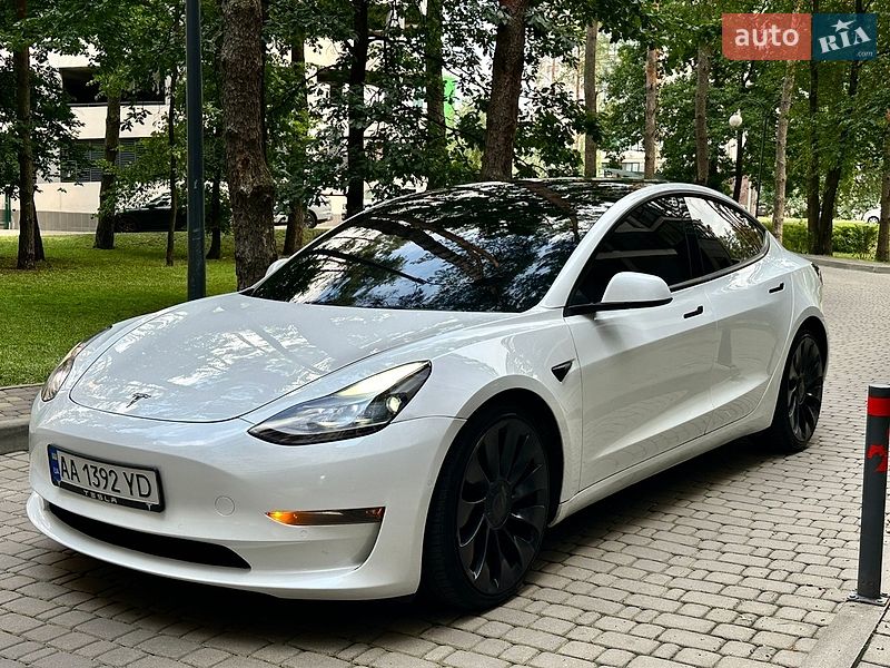 Седан Tesla Model 3 2022 в Броварах