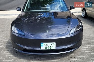 Tesla Model 3  2025